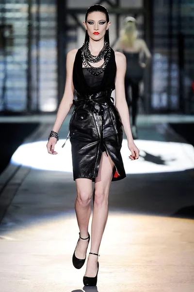 Look 19